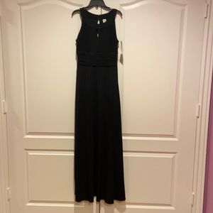 Black long sleeveless dress